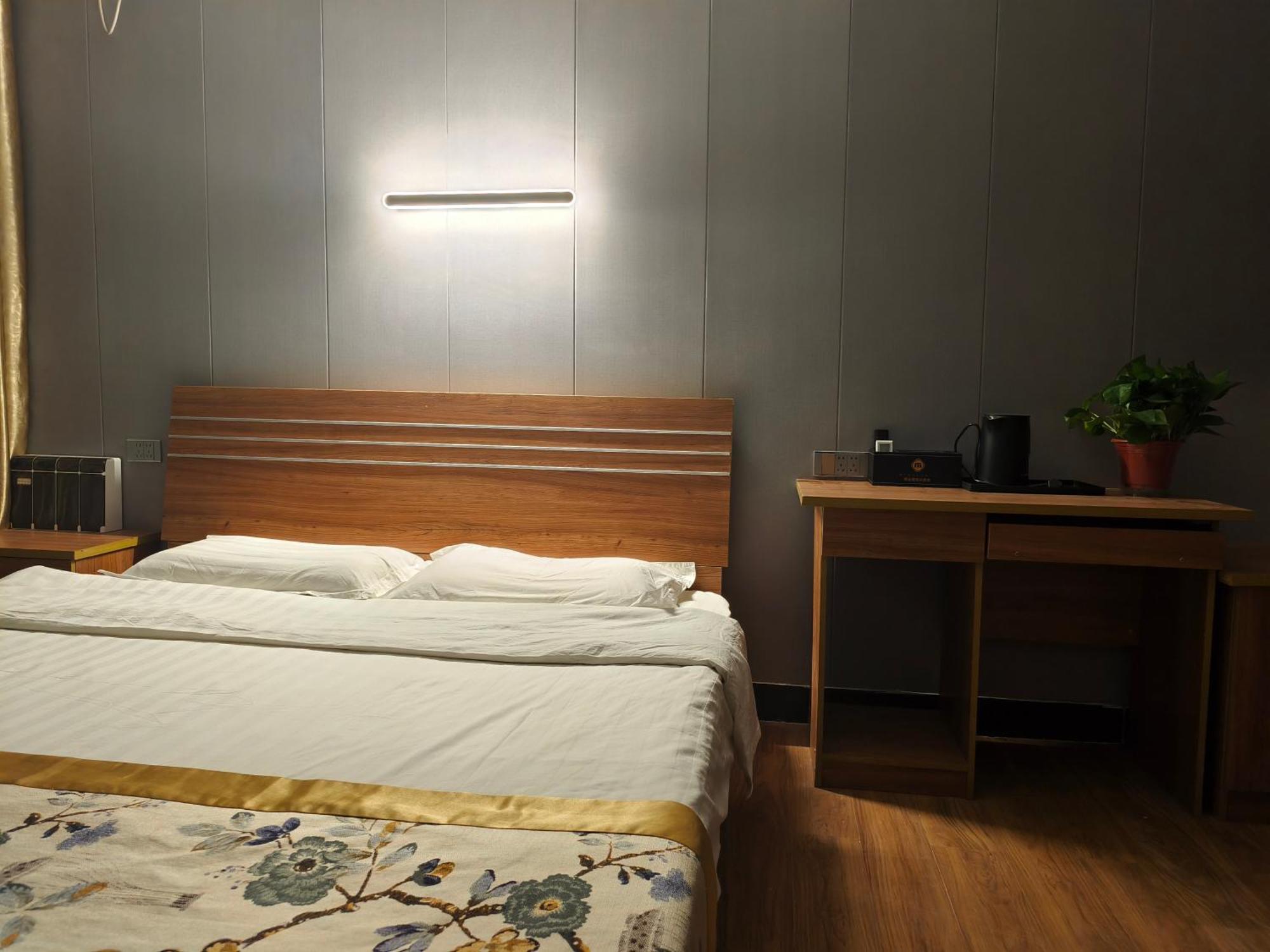 Huashan International Youth Hostel Huayin Bagian luar foto