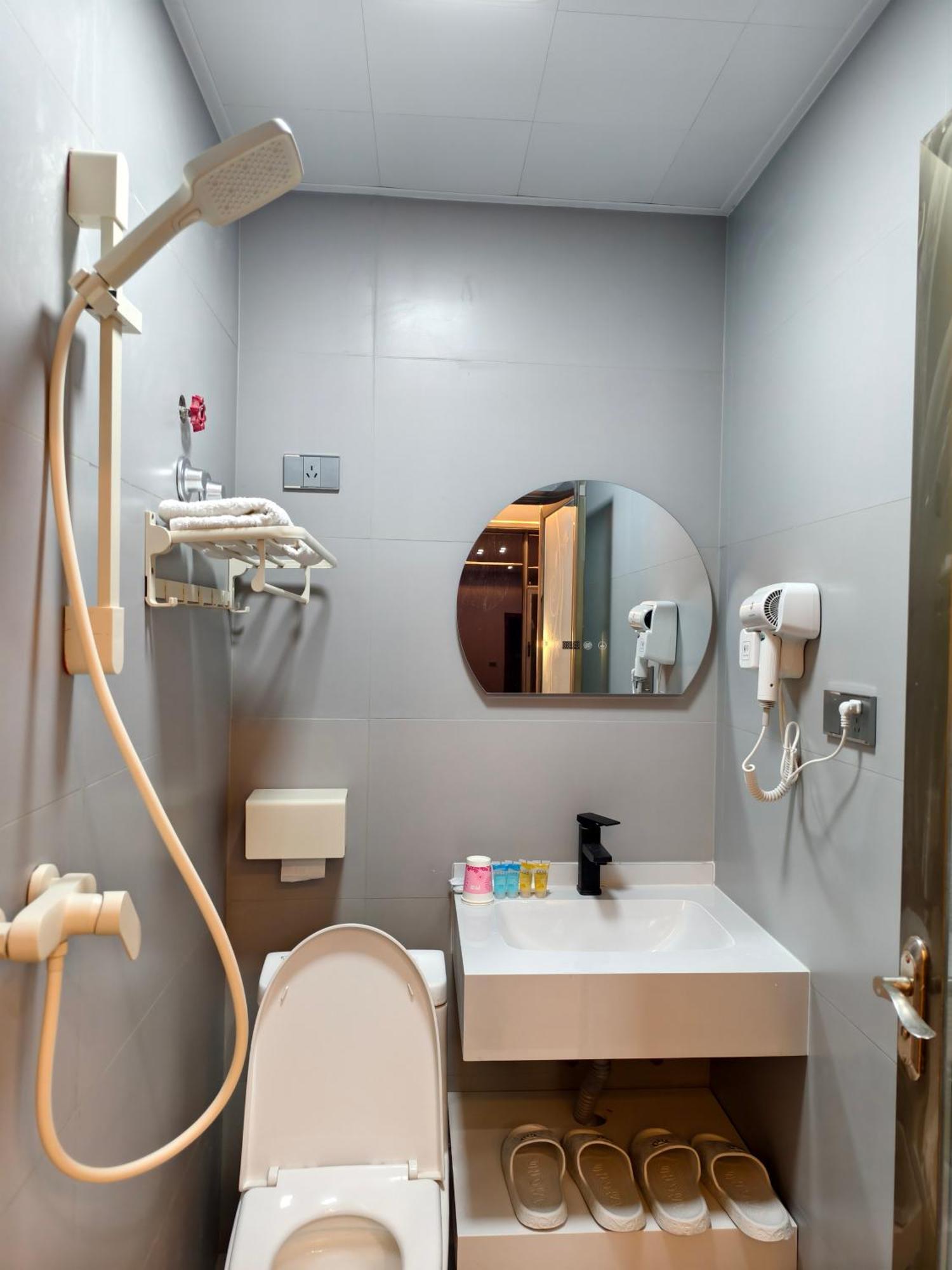 Huashan International Youth Hostel Huayin Bagian luar foto