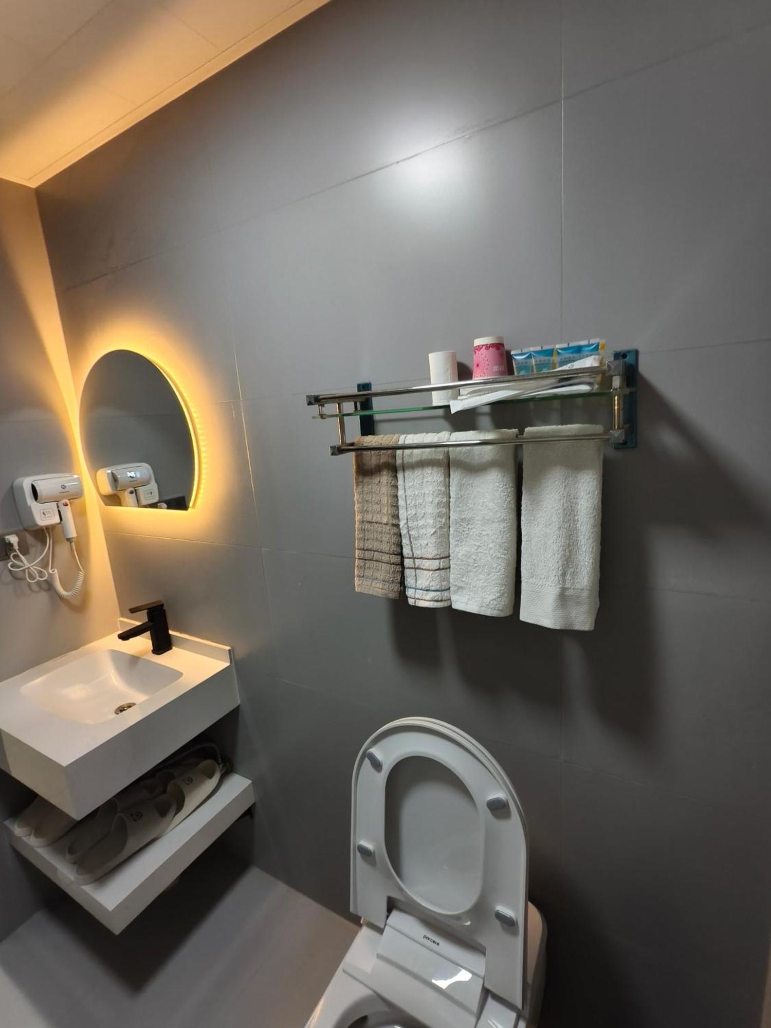 Huashan International Youth Hostel Huayin Bagian luar foto