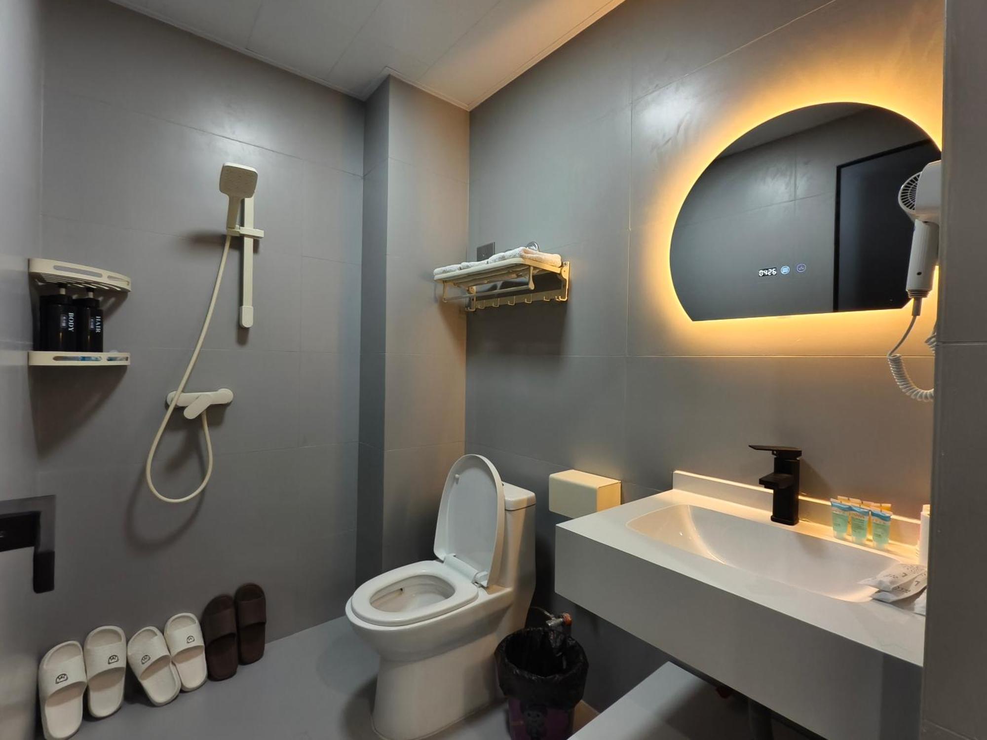 Huashan International Youth Hostel Huayin Bagian luar foto